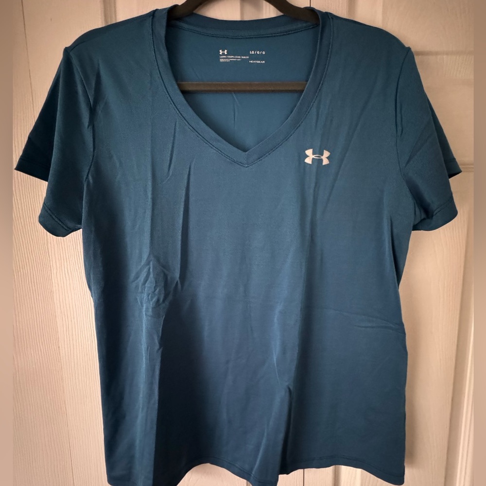 UA Vneck Tee